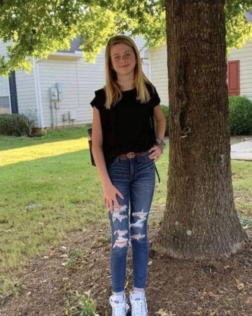 Mom Freaks Out After Noticing What’s In Background Of Daughter’s Back To School Picture