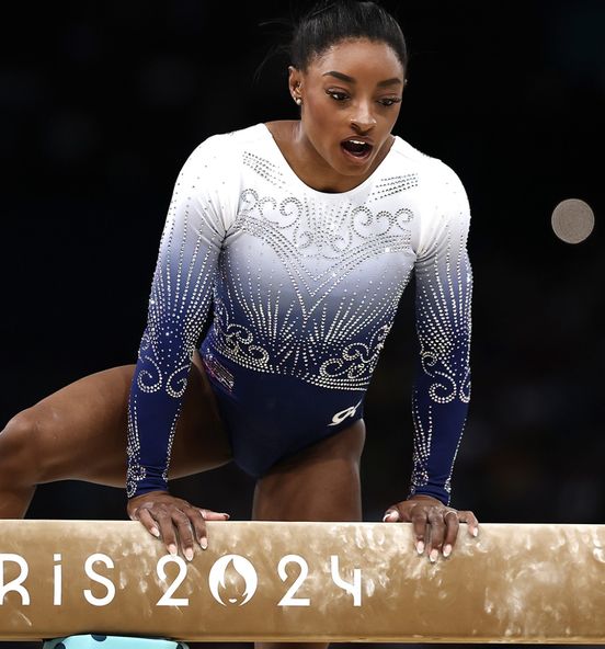 SIMONE BILES FALLS OFF BEAM AND LOSES HER GOLD MEDAL! 🤯