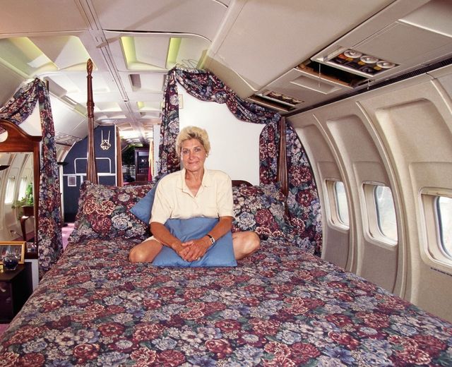 A woman turns a Boeing 727 into her dream home, but wait till you see how it looks inside.