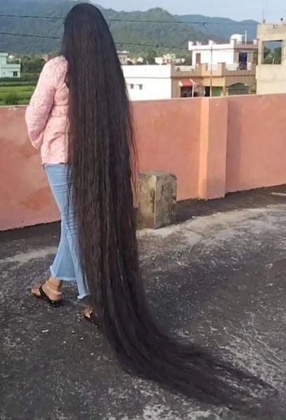 She hasn’t cut her hairs for 25 years, even though her husband begged her to. Then, one day, she finally gave up and cut her hair! Better sit down before you see what this woman looks like today.