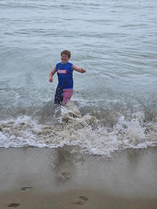 10-year-old Declan had been playing in the ocean when all of a sudden he told his mom he didn’t feel well. Moments later he became “disoriented,” collapsed, and began throwing up.