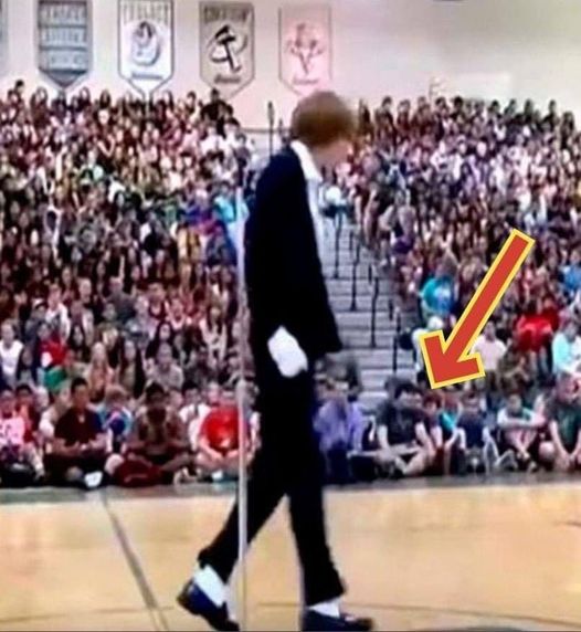 Mean bullies started laughing when “quiet kid” took the stage, then the music began playing.