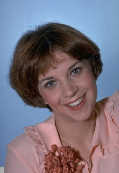 Please join us in wishing Cindy Williams a heavenly happy birthday🥳 The actress would have turned 77 today. Williams played Shirley Feeney on the hit television sitcom Happy Days and the spin-off for the show, Laverne & Shirley. Her death early last year broke a lot of hearts. Her life had a lot going on.