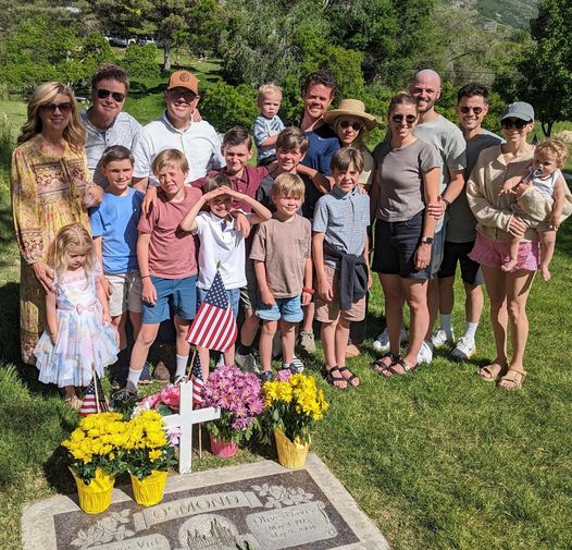 Donny Osmond posted a picture of his entire family at the burial site for his parents when eagle-eyed fans noticed a small detail.