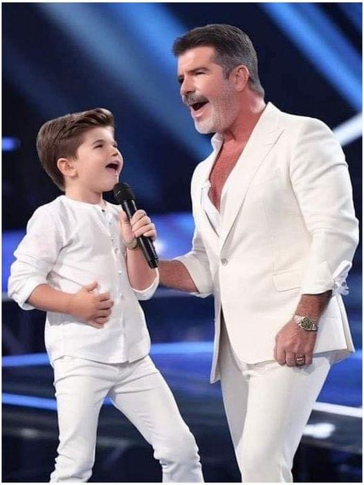 It was an unforgettable! Simon Cowell and son sing an Adorably Angelic Version of “Don’t stop believin”.