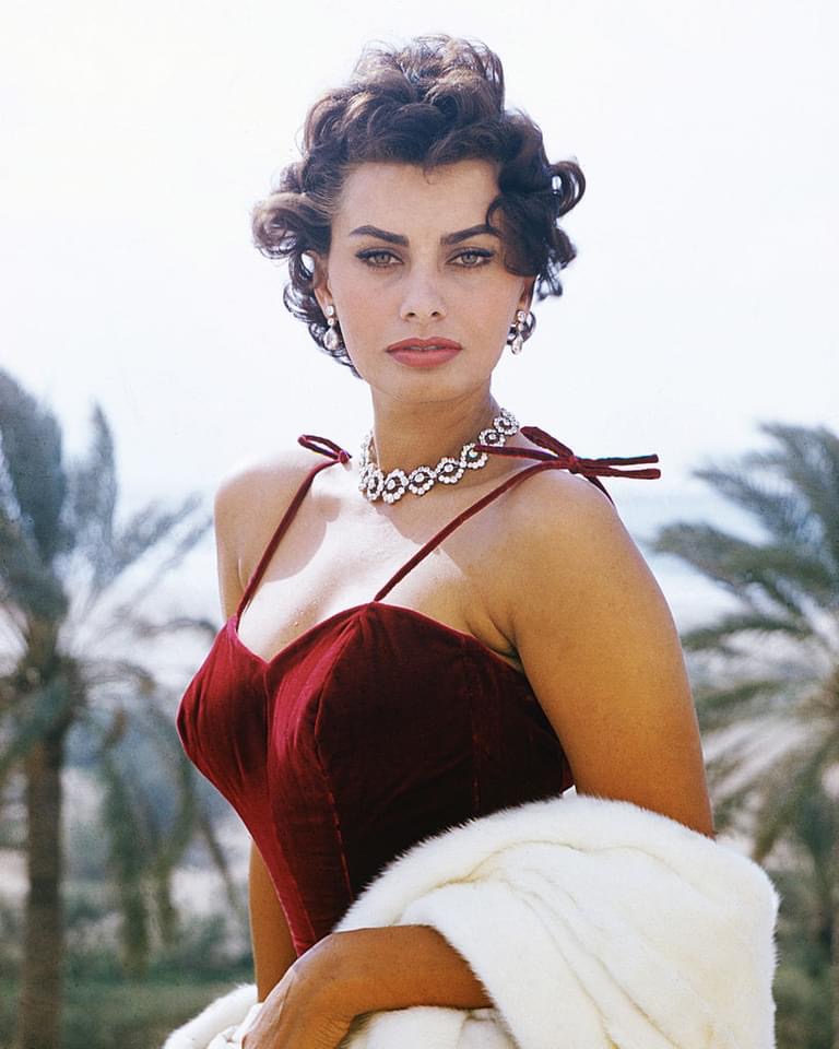 The legendary Sophia Loren turns 90 years old today!