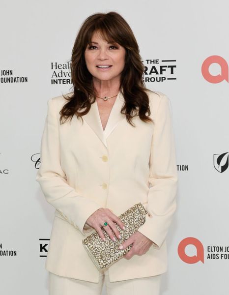 Two years after the heartbreak of her divorce, Valerie Bertinelli has found love again at 63… better sit down before you see her new man, because there’s a chance you’ll recognize him 😮