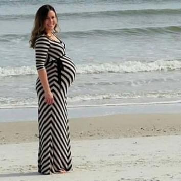 Pregnant mom takes amazing picture — but look who shows up to the right.