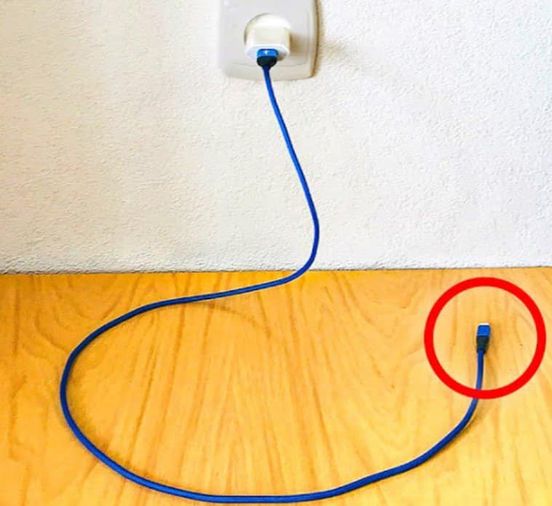 Never leave a charger in an outlet without your phone: I’ll expose the three major reasons.