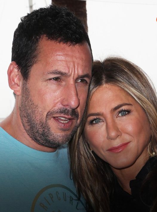 Adam Sandler’s wife of 21 years looks “eerily” like Jennifer Aniston 😲 Fans say the similarity is UNCANNY.