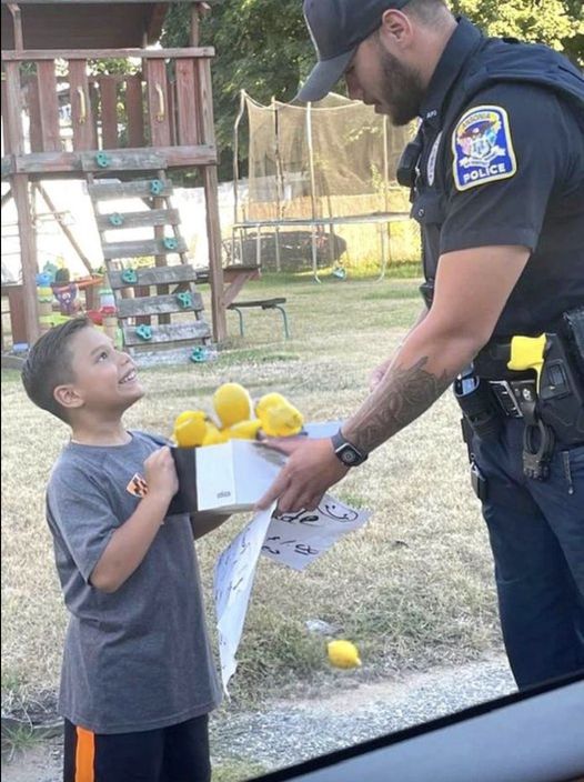 Boy tells cop he’s selling lemonade to buy new shoes. Hours later cop returns.