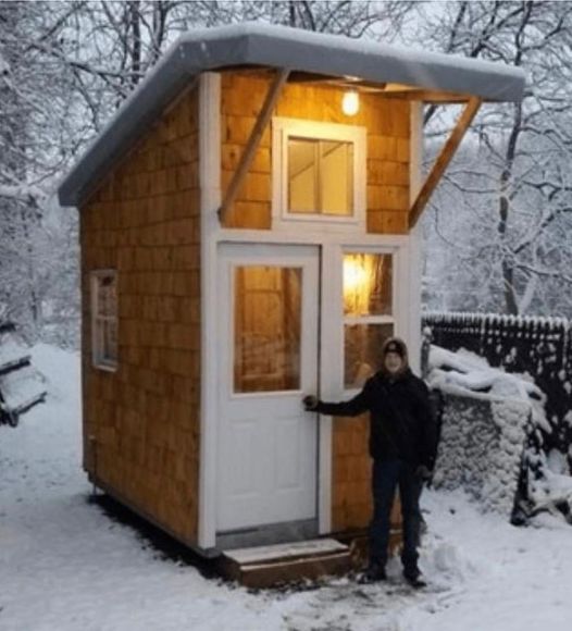 All his friends laughed when they saw him living in an 8 square meter house. But when they saw inside, they felt ashamed. See the amazing footage of the house that costs as much as an Iphone: –