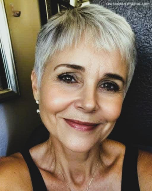 MY HUSBAND SAYS I LOOK “AWFUL, LIKE A MAN” BECAUSE OF MY NEW HAIRCUT. I decided it was time for a change, so to get rid of all the negativity in my life, I cut off my hair and got a pixie cut. Honestly, I really like it. It makes me feel refreshed and empowered. But when my husband saw it, he was less than thrilled. He told me I looked “awful, like a man,” and even told me to wear a wig until my hair grew back. Now I’m second-guessing myself. Is my new haircut really that awful? Con.tinue 👇