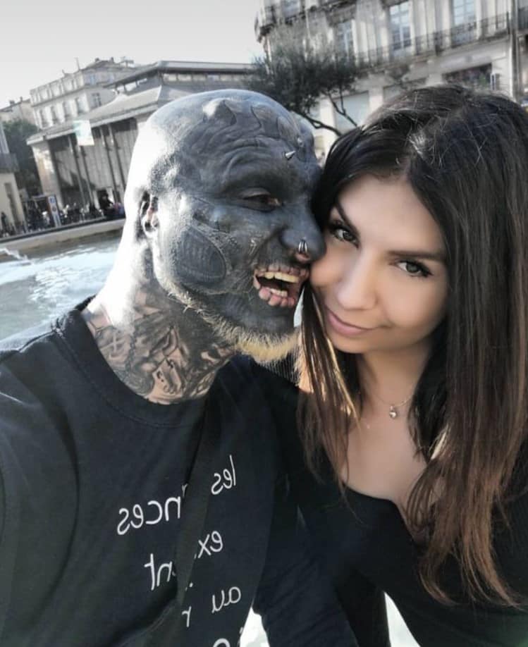 27-year-old man, whose body is completely covered with over 200 tattoos transformed them for the sake of his new wife 😮😮… and you better take a sit before seeing him today in 1st comm ⬇👇👇😨