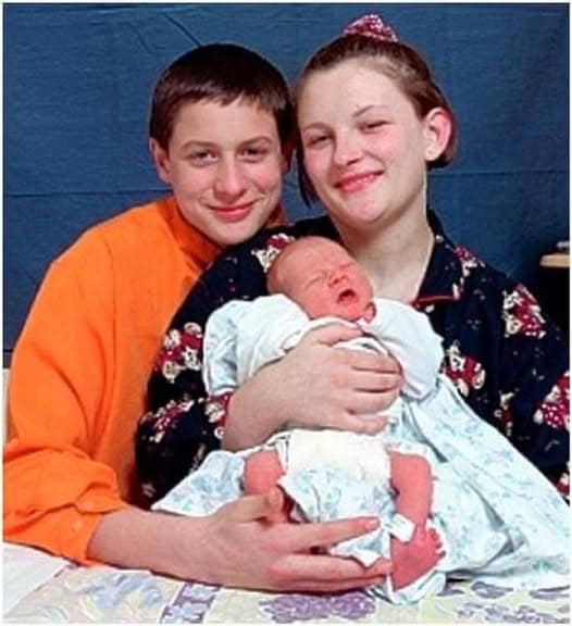 He became a father at 13, while she became a mother at 13, but wait till you see how the youngest parents looks like now😮 Check the 1st comment👇⬇️