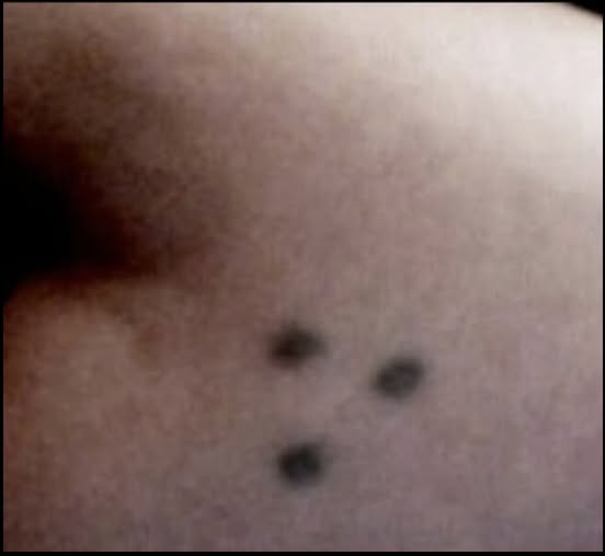 If you see someone with a three-dot tattoo, you might want to get out of there fast 😲… what it could mean in the comments👇👇