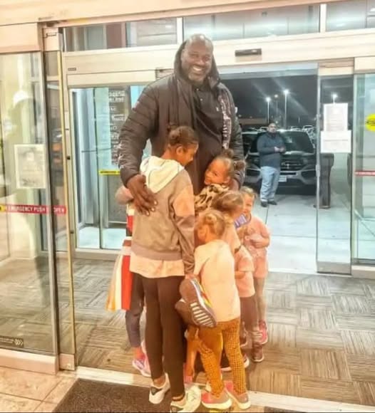 Shaq O’Neal does an incredibly kind thing by gifting a family of 11 a brand-new car and truck when they were in need ❤ Just check the comments ⬇😭